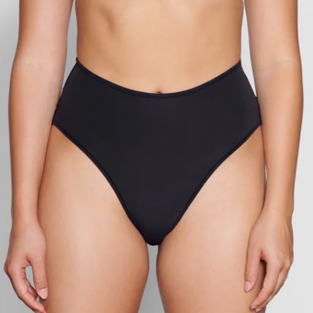SKIMS Fits Everybody Full Brief Size Small NWOT